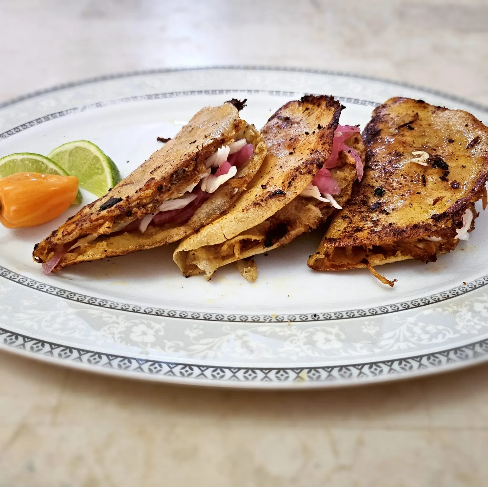 Taco de pierna estilo barbacoa 