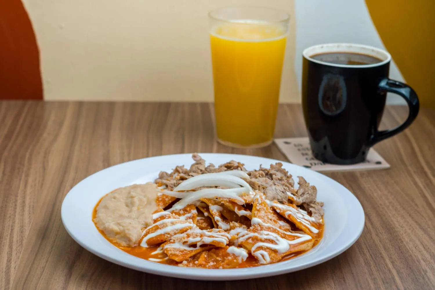 Chilaquiles Rojos con Bistec